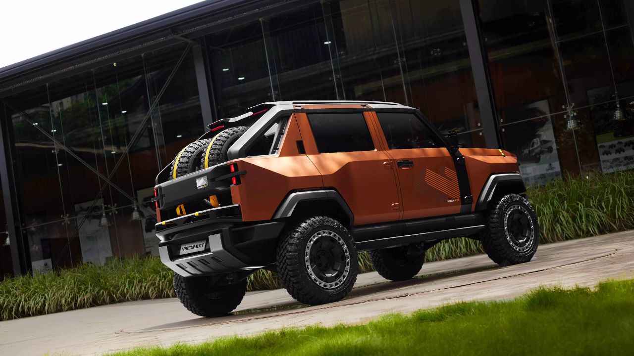 mahindra vision sxt