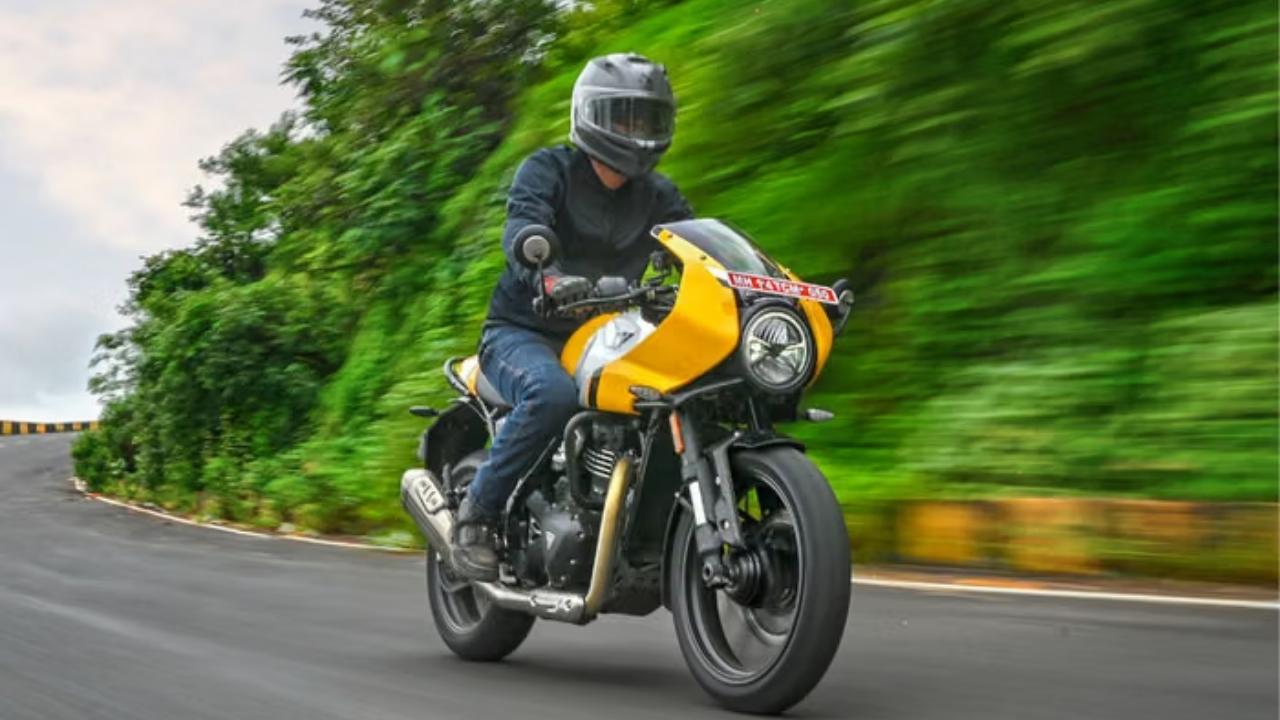 Triumph Thruxton 400
